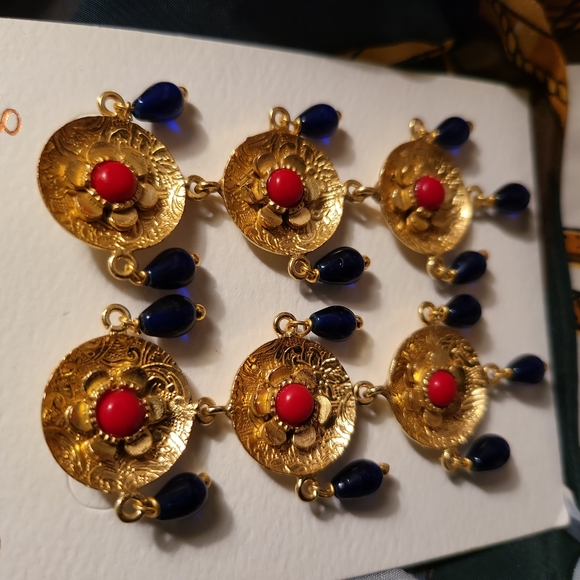 EARRINGS - Picture 2 of 4